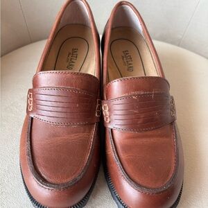 Eastland women’s Loafers NWOT size 8